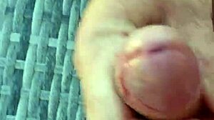 Je me branle et je jouis sur mon ventre