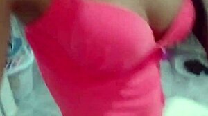 Paloma Veiga enjoys relaxing weekend with cold beer