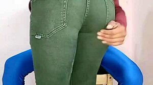 सेक्सी वाईफ को खुर्ची पर बिठाया और डाॅगी स्टाइल गांड मारी