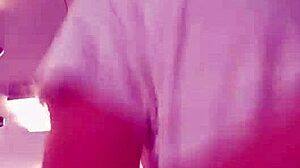 simple selfie clip of enjoying exercise in the gym