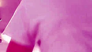 simple selfie clip of enjoying exercise in the gym