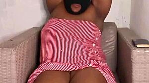 crente safada da bunda grande e buceta gostosa ficou com tes�o lendo a b�blia 😏