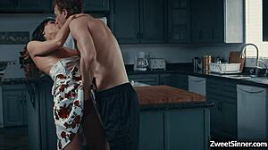 Lexi Foxy loves Ryan's monster cock deepthroat! 😍