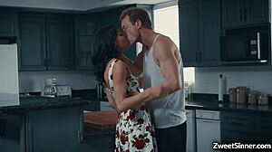 Lexi Foxy loves Ryan's monster cock deepthroat! 😍