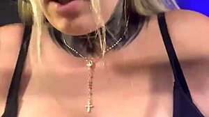 Soaked pussy dripping sweat at Paulista gym workout!