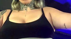 Soaked pussy dripping sweat at Paulista gym workout!