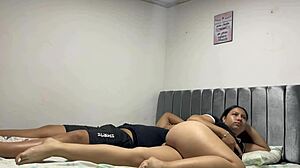 Mi Cuñada Caliente Despierta para Coger Después de Fiesta