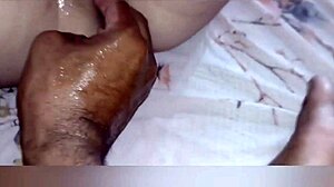 Alargando a Buceta da Minha Esposa para os Machos Meter a Pica sem Dificuldade