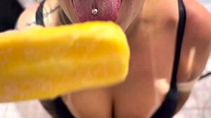 enganei minha meia-irm� testando sabores duvido voc�s n�o gozar em um minuto com isso que ela faz