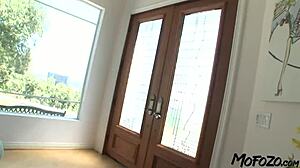 mofozo com - 18 year old activist gets a facial