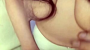 女が賭け負けで巨乳ナチュラルおっぱい晒し