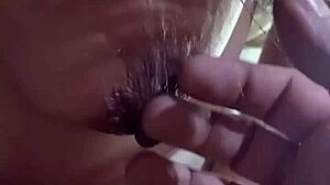 Konen taber væddemål og viser store naturlige tæer