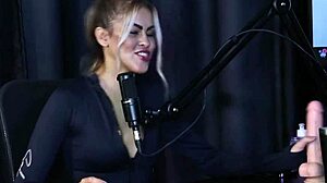 Ruiva Safada Shows Oral Sex And Breast Sucking