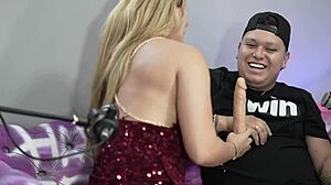 sara films podcast with karen sleent rubia caliente