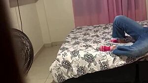 encuentro a mi hijastra metiendose los dedos al co�o en su habitacion y le meto la verga rirecto al co�o