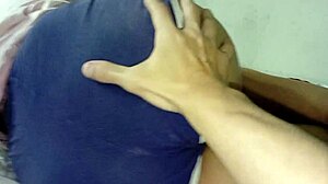 Venezuelan MILF fucks young Colombian tenant in homemade video!