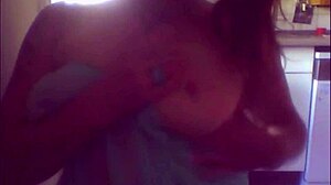 big tits milf chats about her curves