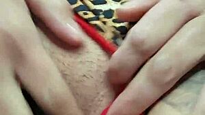 abrindo minha buceta juicy pra facilitar pro meus comedores!