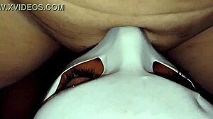 Depilando minha esposa para sai com seu amante ele gosta raspadinha