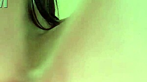 me toco mientras te veo papi