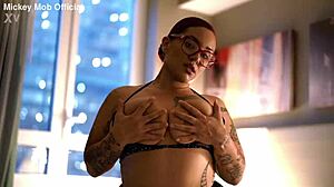 santana red shaking big booty