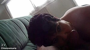 Chienne Gets Blowjob And Facial