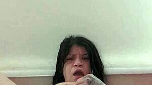 me toco mientras te veo papi