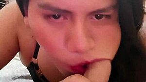 Me gusta chupar mi dildote, it's so fun