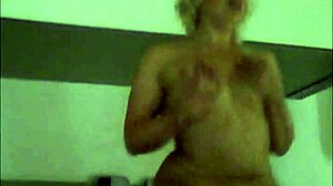 française avec gros cul baisée à l'hôtel?