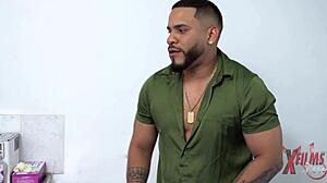 Fake masseur provokes orgasms in client with huge ass and tits?