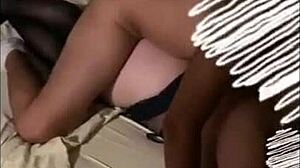 Mi esposa le encanta probar la verga de otros en threesome