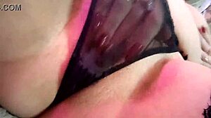 Aimee Hot Milf Shows Naked Shaved Cunt