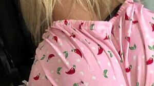 O Padrasto Pervertido Interrompe a Enteada para Satisfazer Seus Instintos Baixos Sex Toy