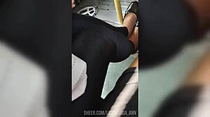 Mature woman with big ass wearing leggings on the street 😍