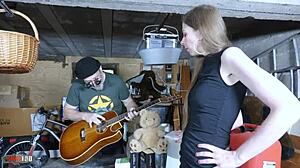 Anal threesome with rough double penetration and pissing for alice maze