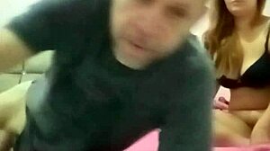 Chupando até engasgar, young 18+ sucking deep?