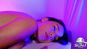 Masaje cachondo a esposa brasileña joven de 18+ con culo estrecho