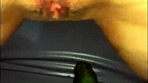 un pepinazo en su delicioso culito con anal fisting.