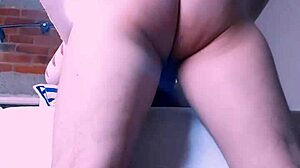 la secretaria seduce al jefe casado en su oficina después del trabajo mientras su esposa está en una clase de cocina