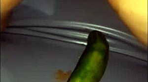 un pepinazo en su delicioso culito con anal fisting.