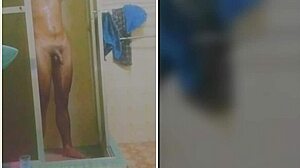 UM PEQUENO COMPILADO MEU TOMANDO BANHO E SE MASTURBANDO ATE GOZAR MUITO