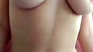 novinha dançando pelada quem é essa delícia