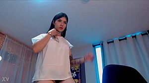 i'm dancing with my latina ass, it's so fun and energetic