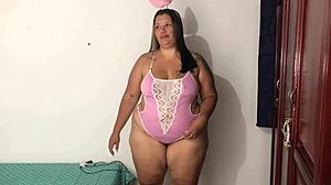 madrastra pervertida folla a su hijastro con blowjob y cumshot en el culo