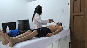 masaje sensual mulata de 20 a�os con nalgas perfectas seduce en la sala de masajes