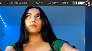 Argentine webcammer has sex for $1000! 💰