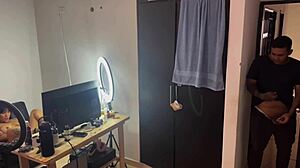 hermanastra pillada en webcam por hermano, tienes sexo por silencio