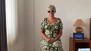 i let the dirctor fuck me doggystle for the movie rol and got a huge facal