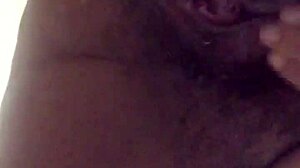 Juicemyanal rubs her gaping pussy till she squirts 😍