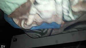 le saco la verga solo para metersela una y otra vez